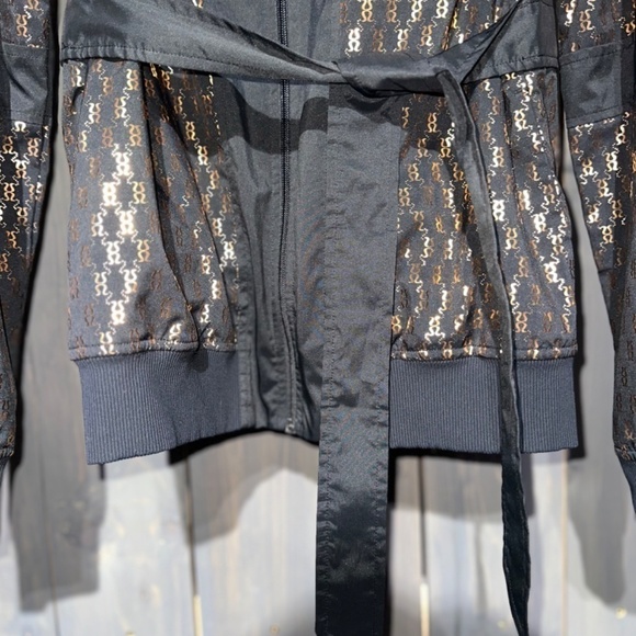 Lululemon Limited Edition Gold Logo Belted Jacket - Picture 4 of 7